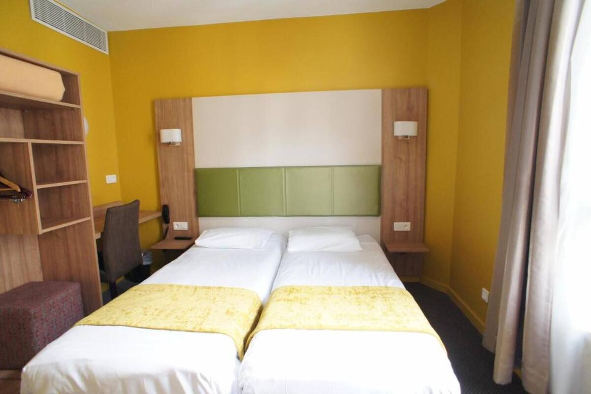 classic room (with twin beds) | desk, blackout curtains, soundproofing, free wifi