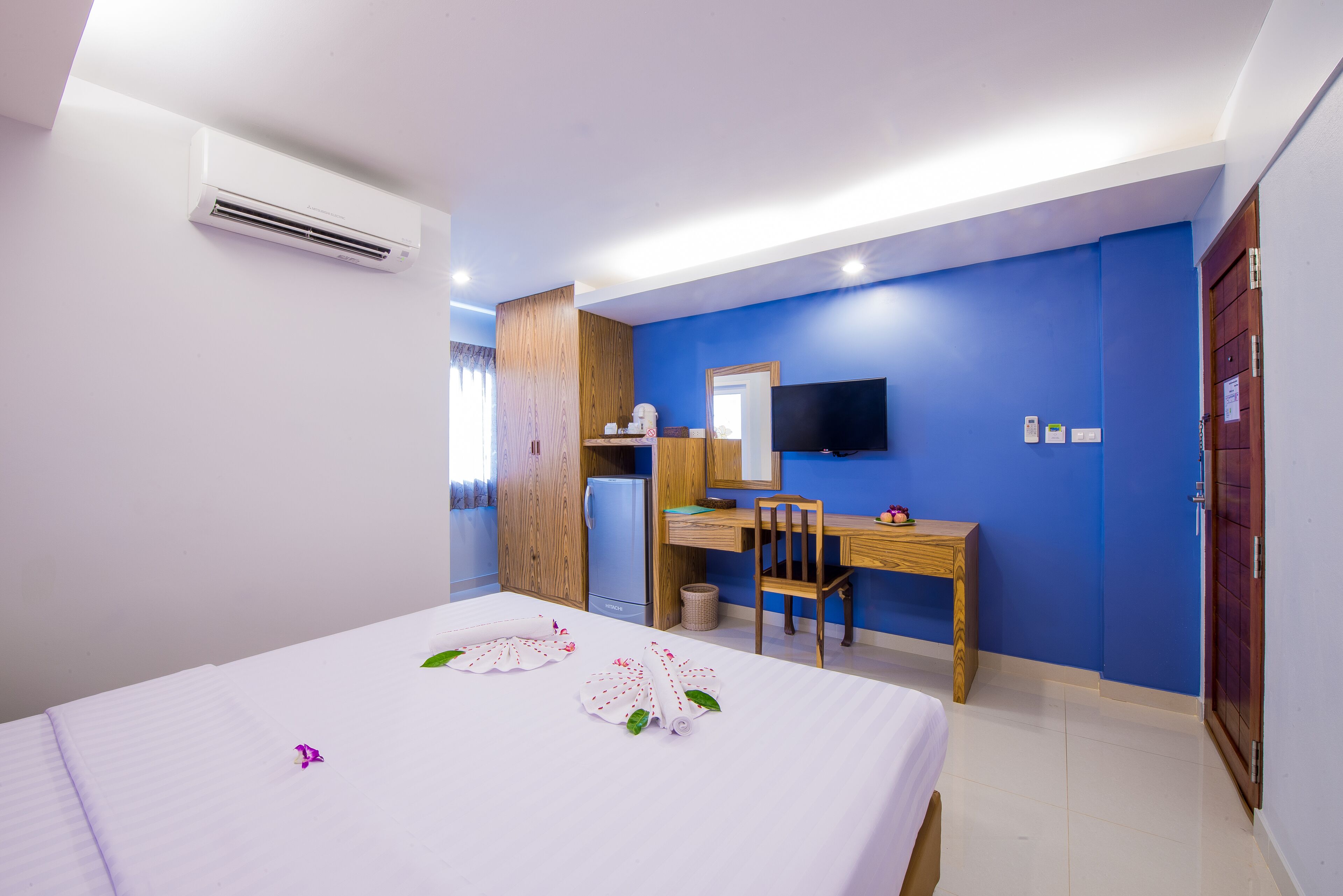 standard double room | premium bedding, desk, free wifi, bed sheets