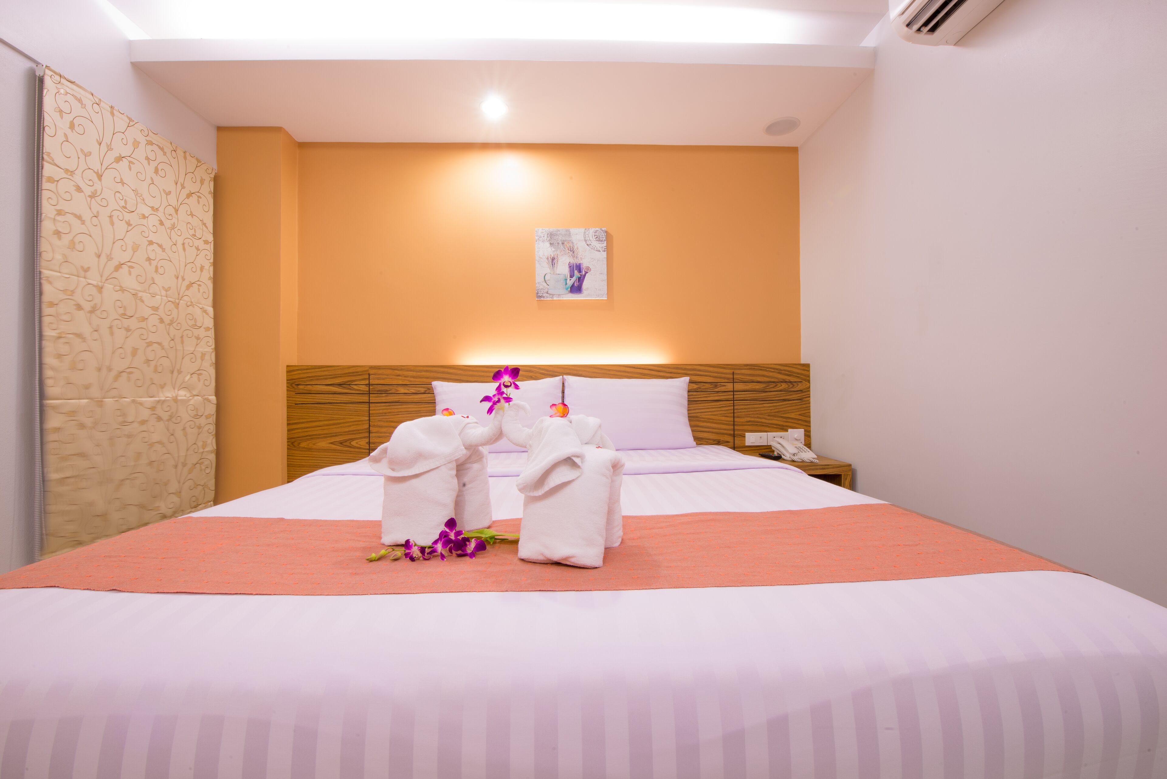 deluxe double room | premium bedding, desk, free wifi, bed sheets