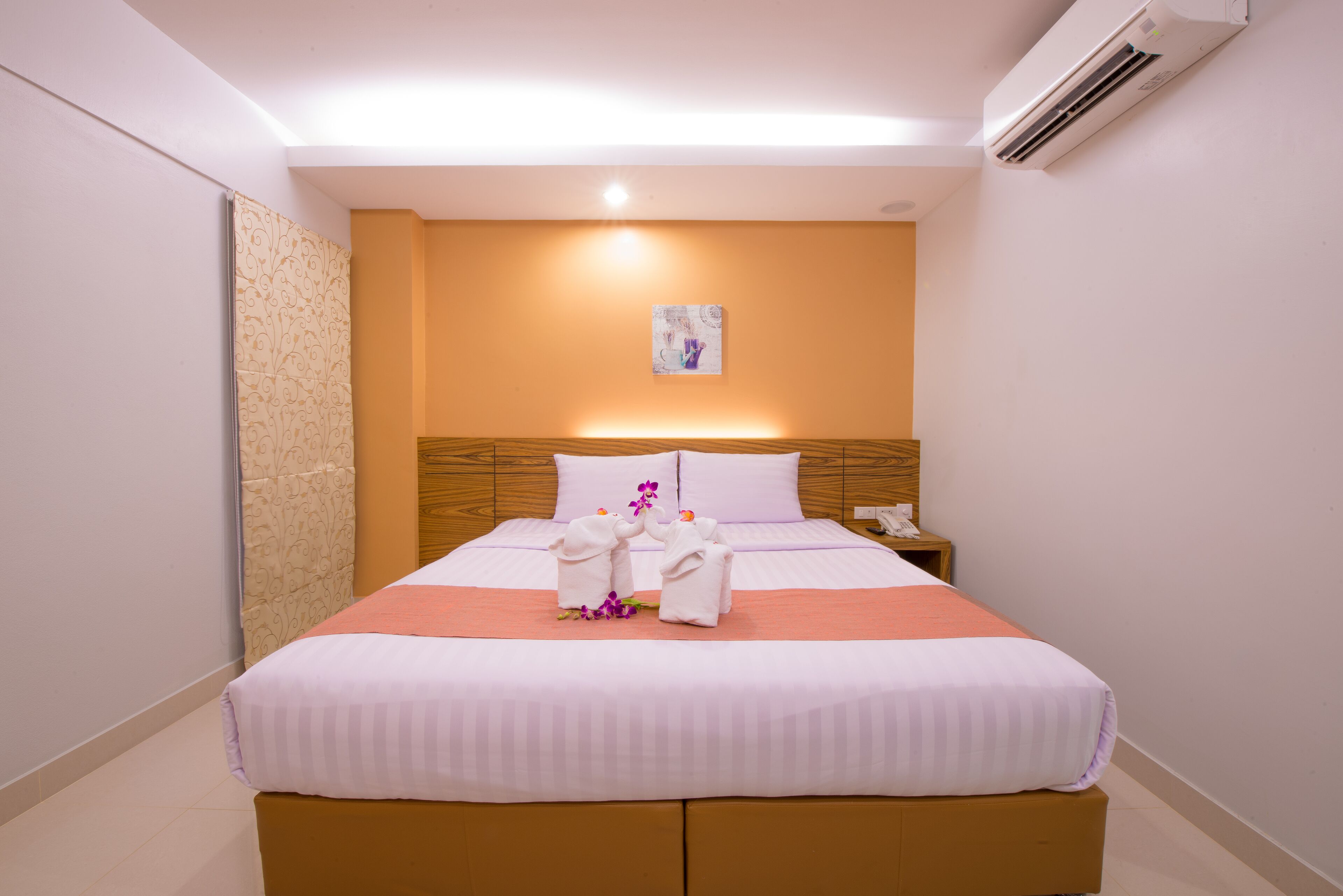 deluxe double room | premium bedding, desk, free wifi, bed sheets