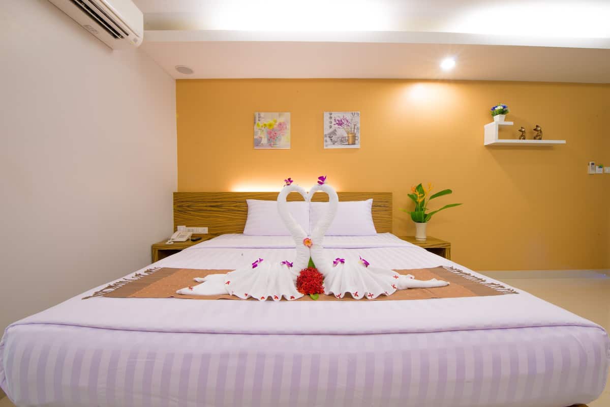 Phòng đôi Deluxe | Bộ đồ giường cao cấp, két bảo mật tại phòng, bàn 