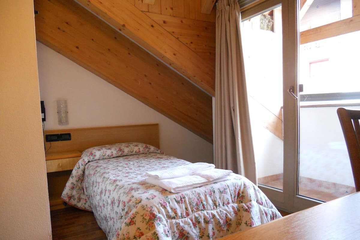 Single Room | In-room safe, desk, cribs/infant beds, free WiFi