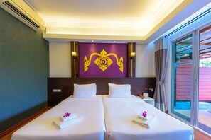 Chambre Deluxe, vue piscine | 1 chambre, coffres-forts dans les chambres, rideaux occultants