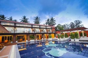 Chambre Deluxe, accès à la piscine | Vue de la chambre