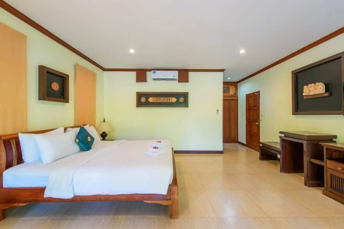 1 bedroom, in-room safe, blackout drapes, free WiFi