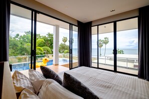 Ocean View Pool Villa | Hypo-allergenic bedding, soundproofing, free WiFi, bed sheets - Sunshine Paradise Resort (Thap Sakae)