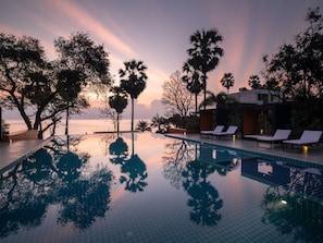 Outdoor pool - Sunshine Paradise Resort (Thap Sakae)