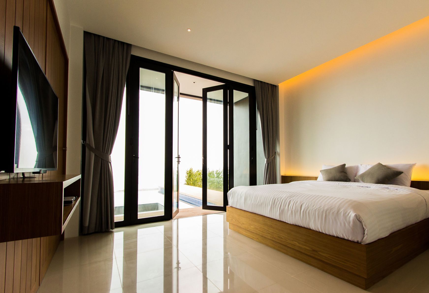 Hypo-allergenic bedding, soundproofing, free WiFi, bed sheets