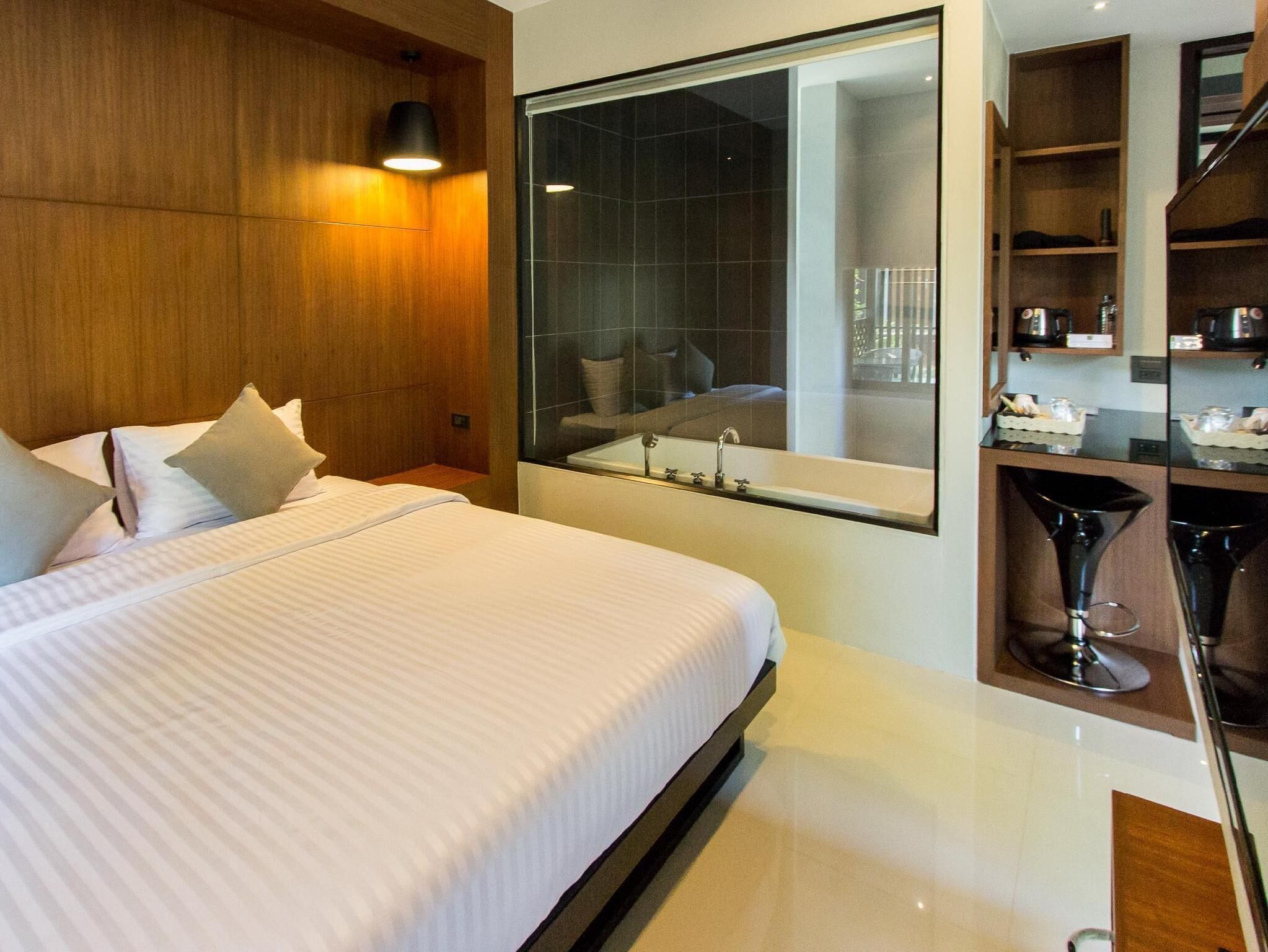 Hypo-allergenic bedding, soundproofing, free WiFi, bed sheets