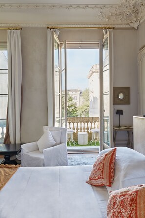 Superior Double or Twin Room, Balcony, City View (Saint Estèphe ou Pessac Léognan) | In-room safe, individually decorated, blackout drapes - L'Hôtel Particulier (Bordeaux)