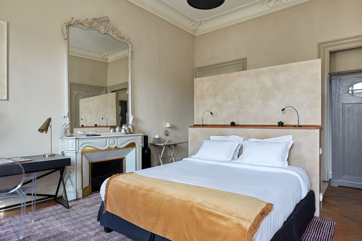 Superior Double or Twin Room, Balcony, City View (Saint Estèphe ou Pessac Léognan) | In-room safe, individually decorated, blackout curtains