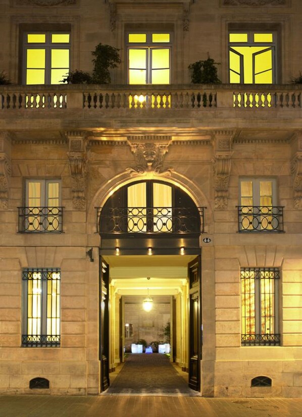 Exterior - L'Hôtel Particulier (Bordeaux)