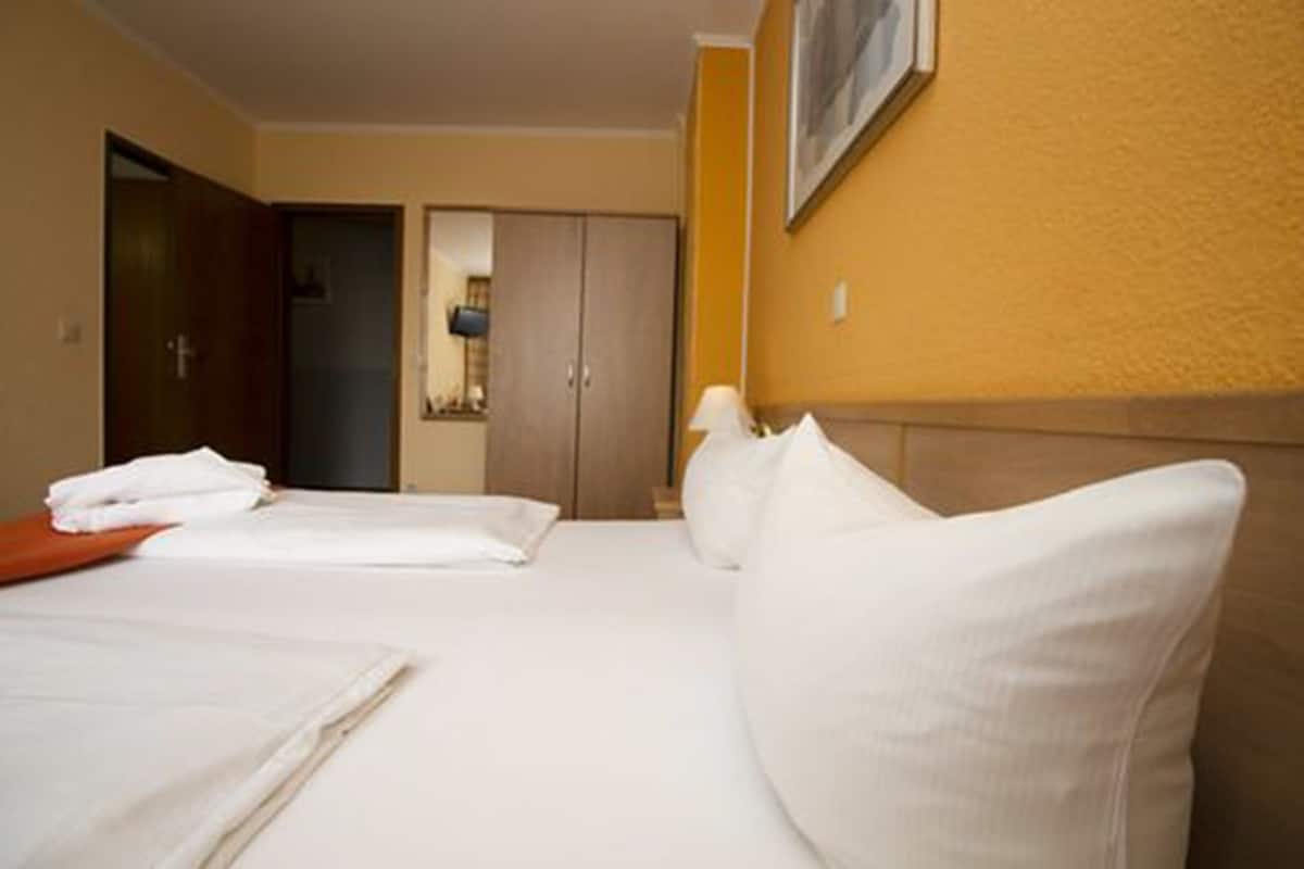 Double or Twin Room | Hypo-allergenic bedding available, iron/ironing board (on request)