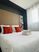 Comfort Double Room | Desk, laptop workspace, soundproofing, iron/ironing board