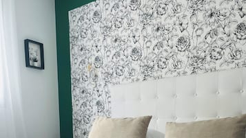 Standaard kamer, 1 twee- of 2 eenpersoonsbedden | Een bureau, een laptopwerkplek, geluiddichte muren