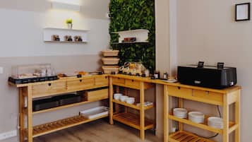 Petit déjeuner buffet servi tous les jours en supplément