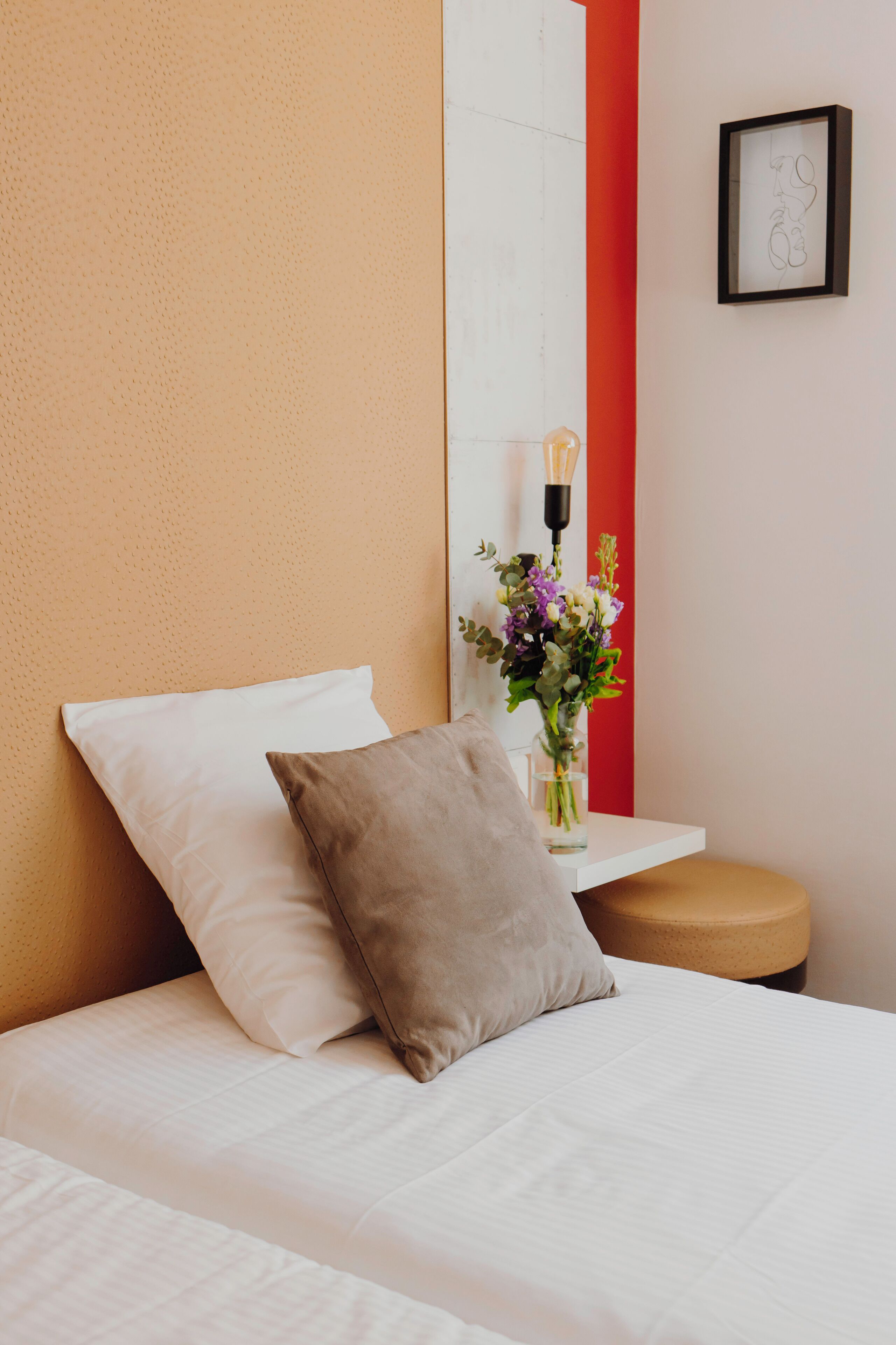 standard double or twin room | desk, soundproofing, iron/ironing board, free wifi