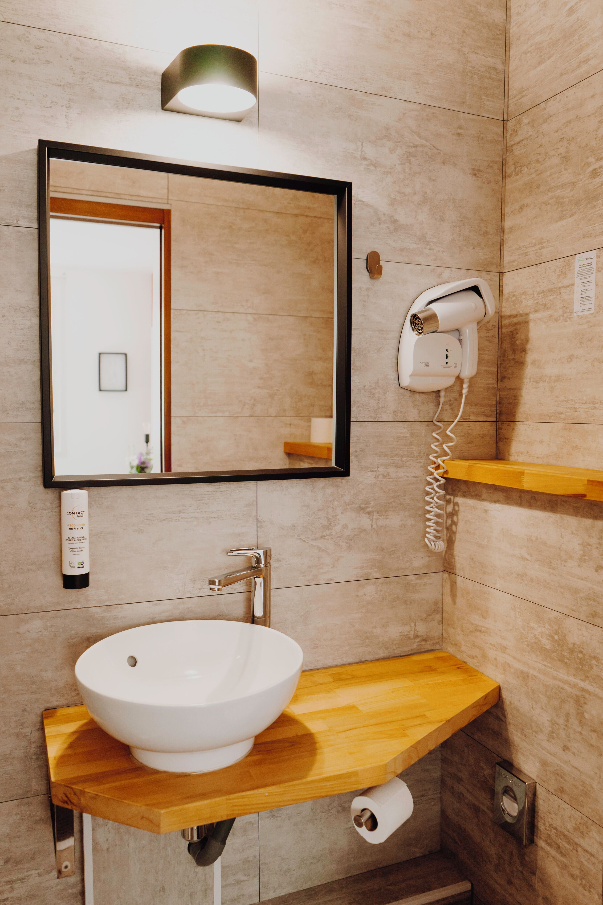 standard double or twin room | bathroom | free toiletries, hair dryer, towels