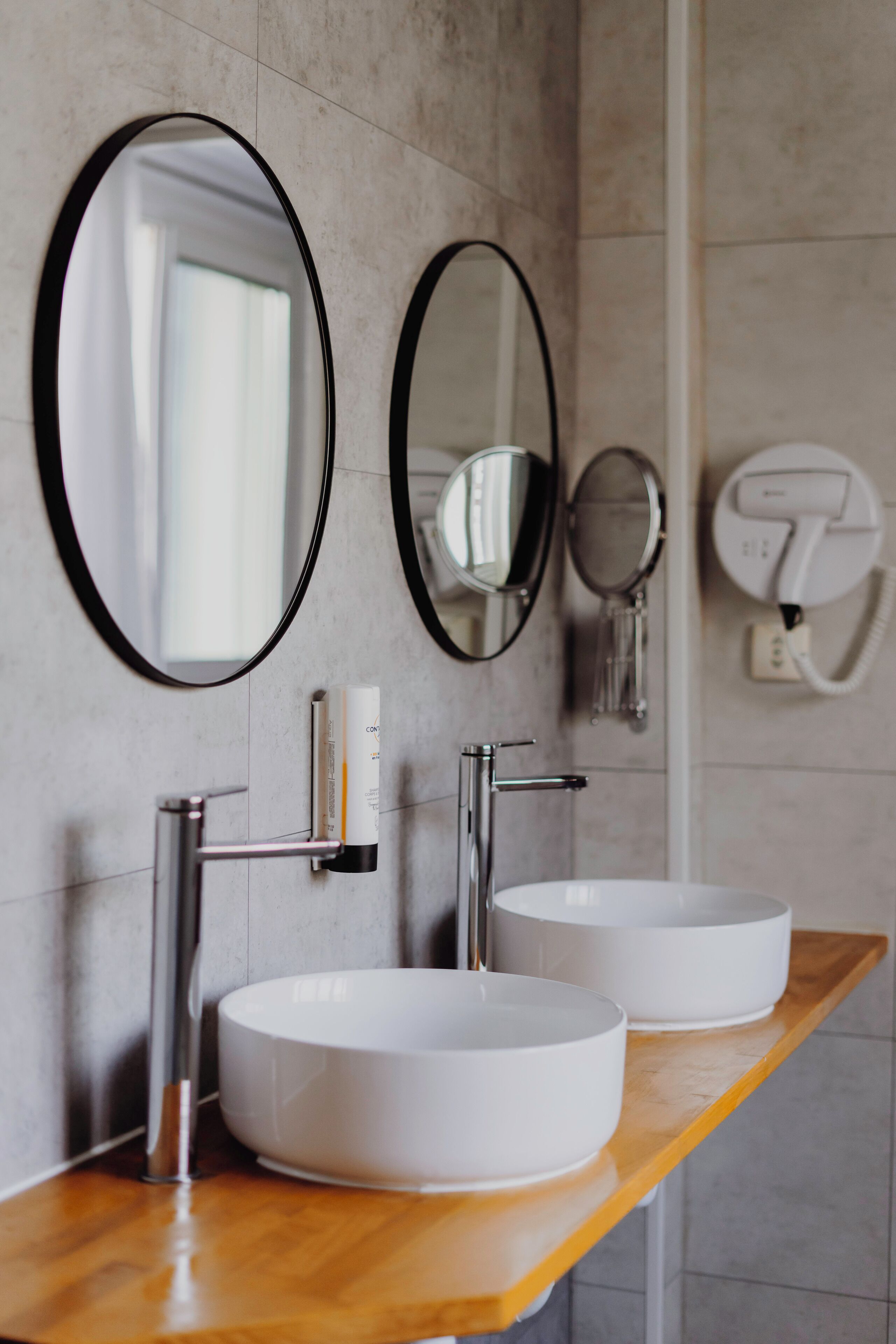 comfort double room | bathroom | free toiletries, hair dryer, towels