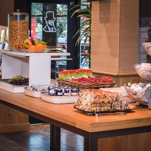 Breakfast buffet - Hotel de Schout (Denekamp)