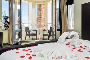 Junior Suite, 1 King Bed | Hypo-allergenic bedding, in-room safe, desk, laptop workspace - Hotel de Schout (Denekamp)