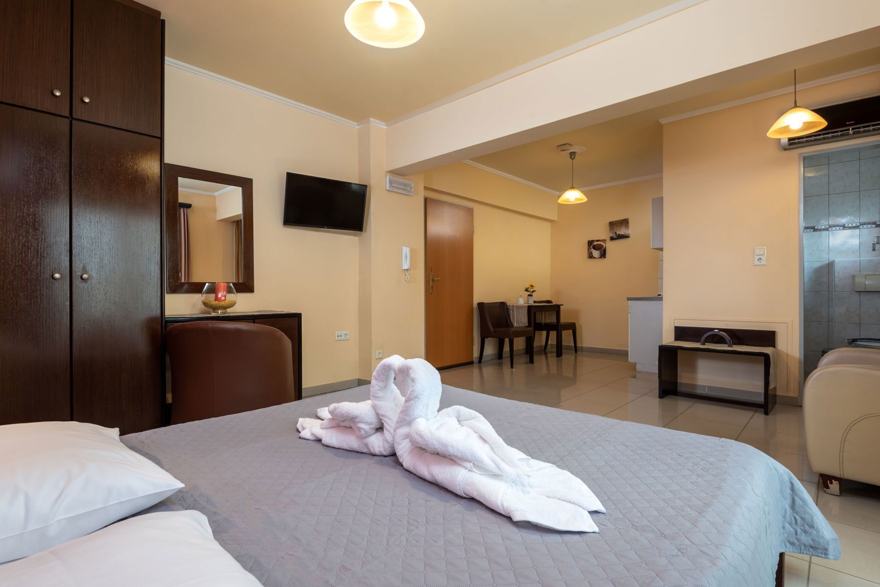 Down comforters, Select Comfort beds, in-room safe