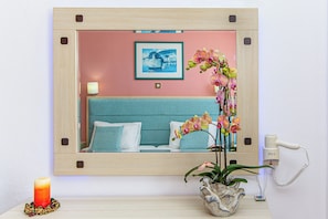 Standard Studio | Desk, free cribs/infant beds, bed sheets