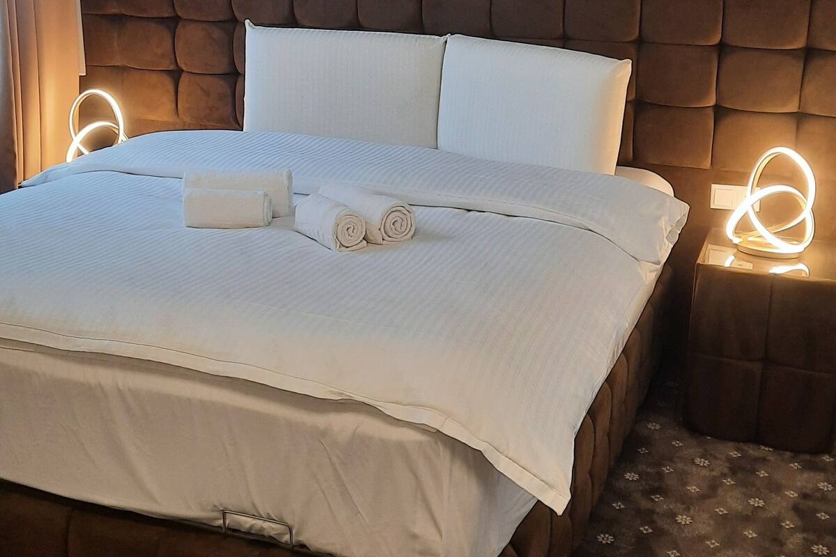 Habitación individual Deluxe | Ropa de cama hipoalergénica y minibar