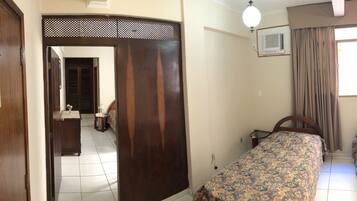 Standard Quadruplo | Frigobar, cofres nos quartos, individualmente mobiliados, escrivaninha