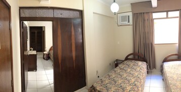 Standard Quadruplo | Frigobar, cofres nos quartos, escrivaninha