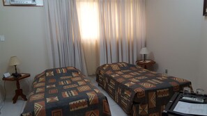Standard Triplo | Minibar, in-room safe, individually furnished, desk - Fenícia Palace Hotel (Bauru)