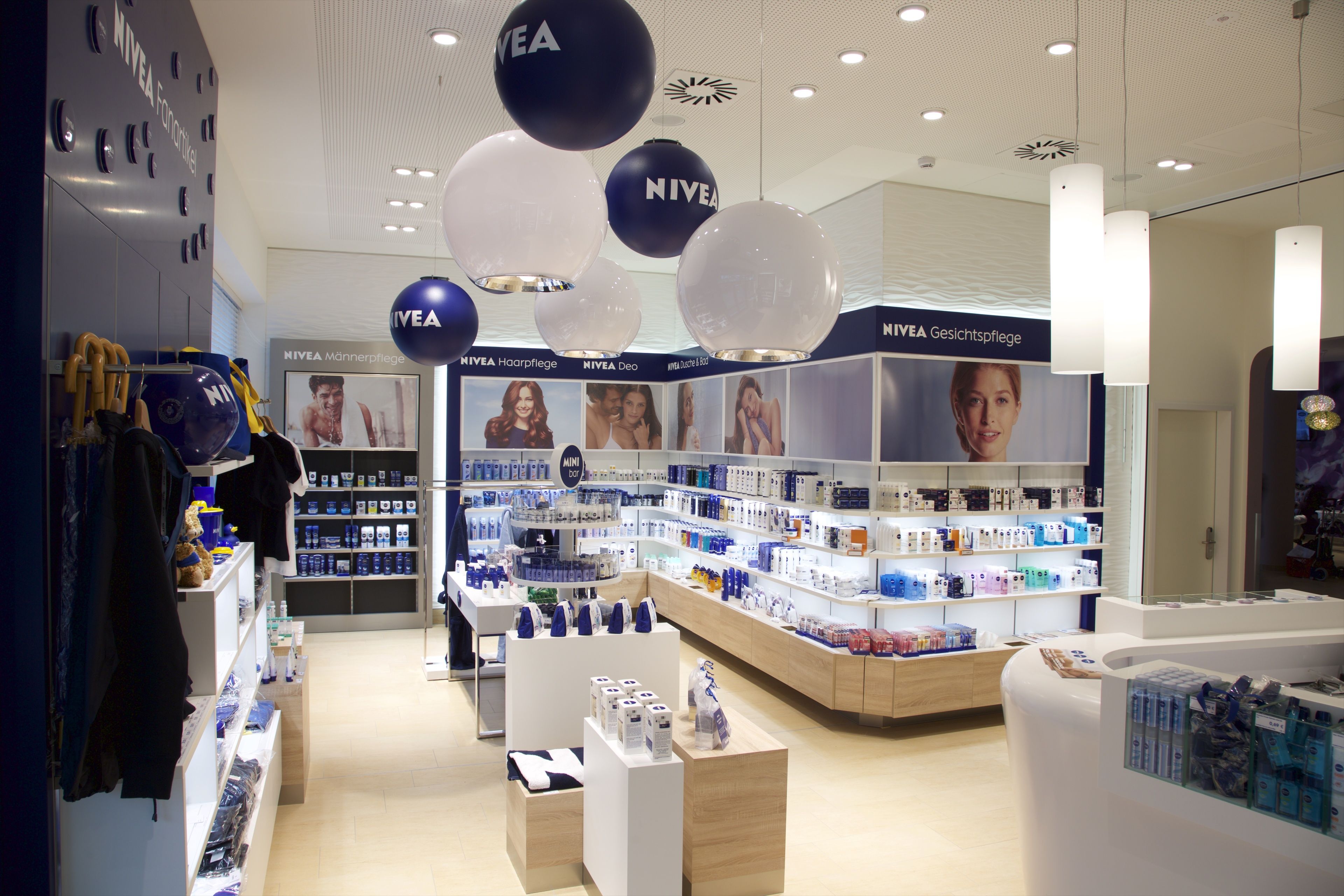 sauna, hot tub, steam room, body treatments, body scrubs, facials