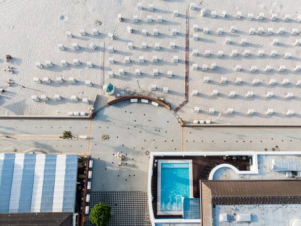 Indoor pool, seasonal outdoor pool