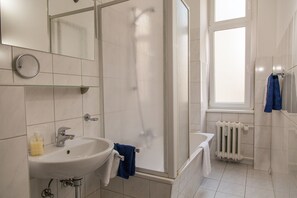 Hair dryer, towels - Pension Am Park (Berlin)
