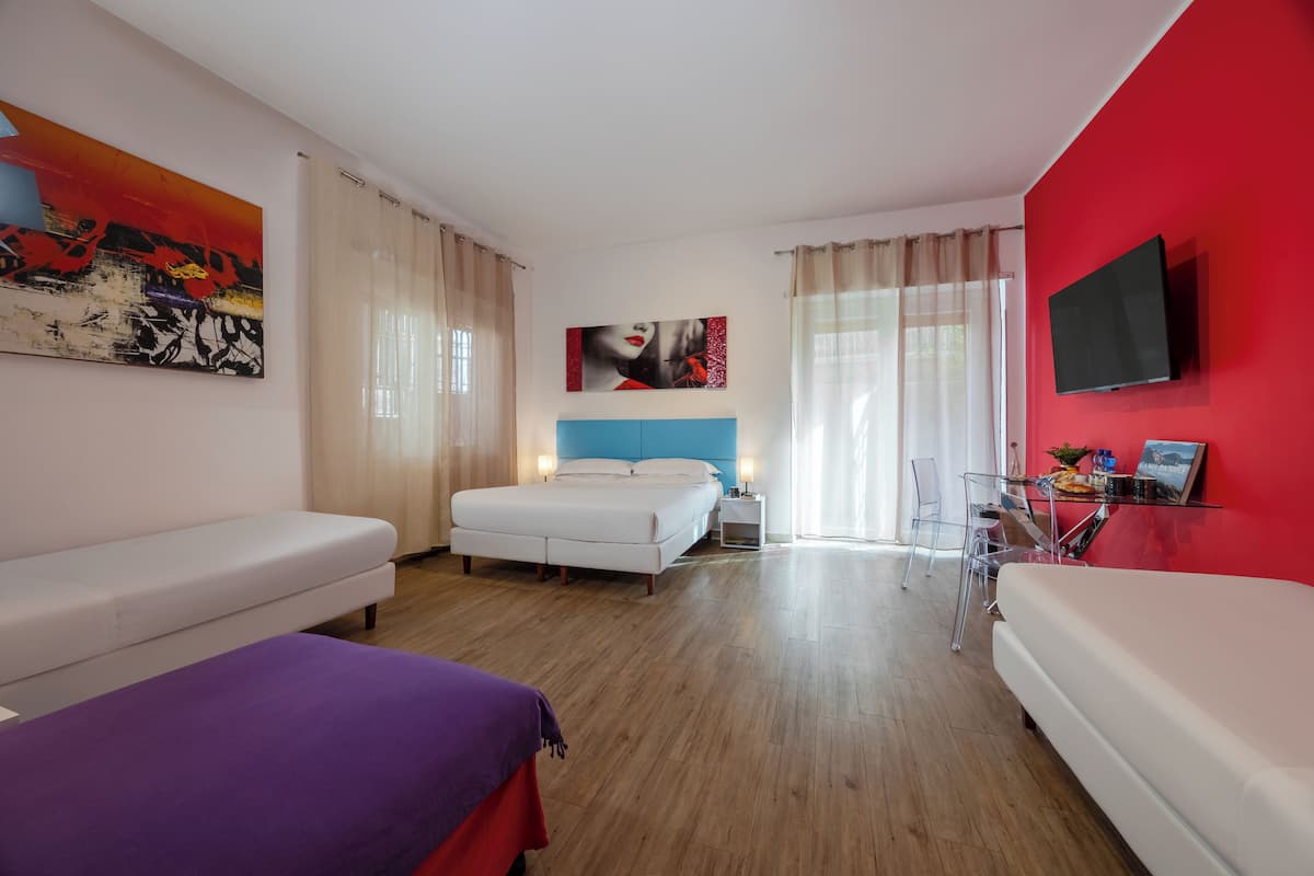 Familienzimmer | Minibar, Schreibtisch, schallisolierte Zimmer, Babybetten