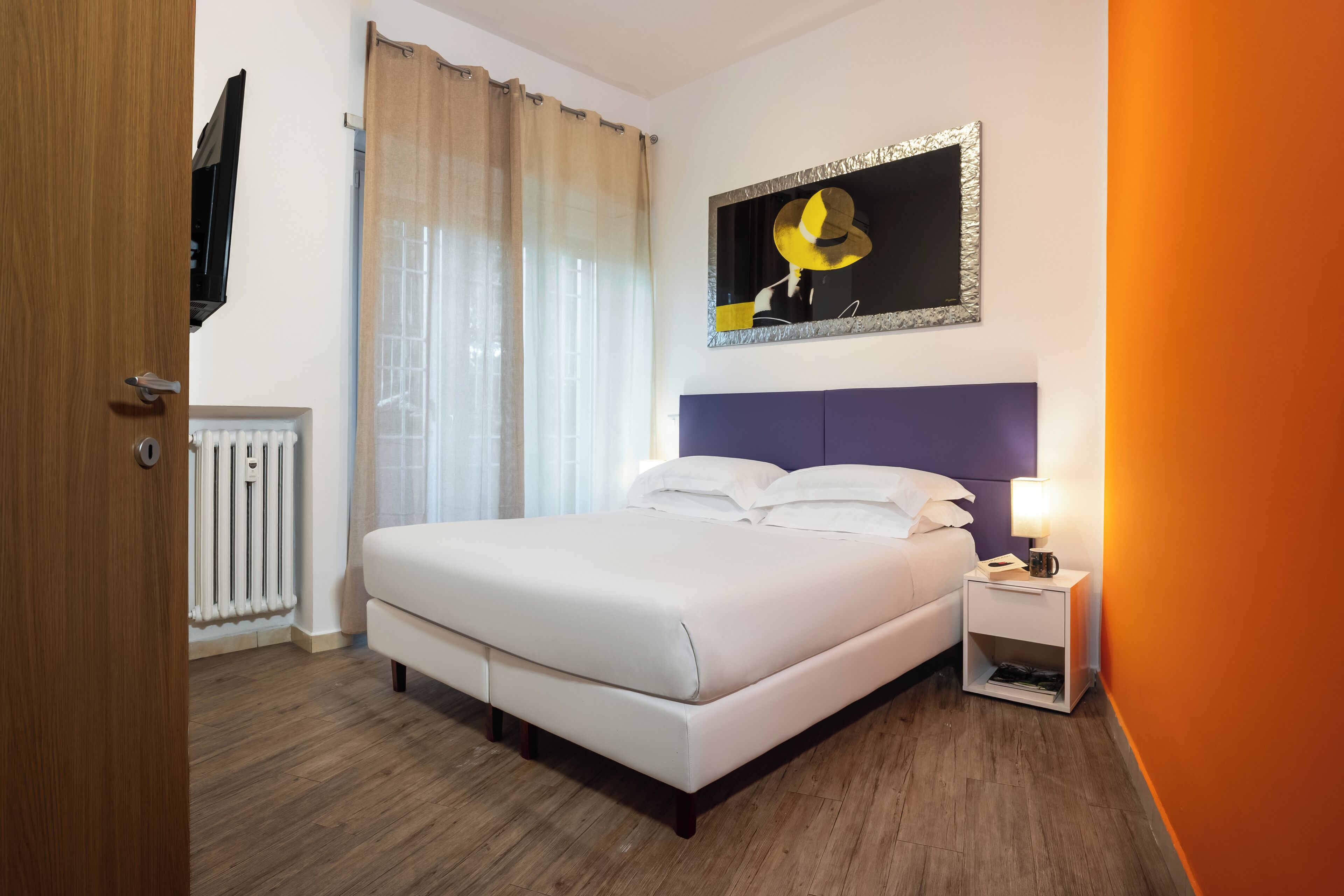 컴포트룸 | 미니바, 책상, 방음 설비, 유아용 침대