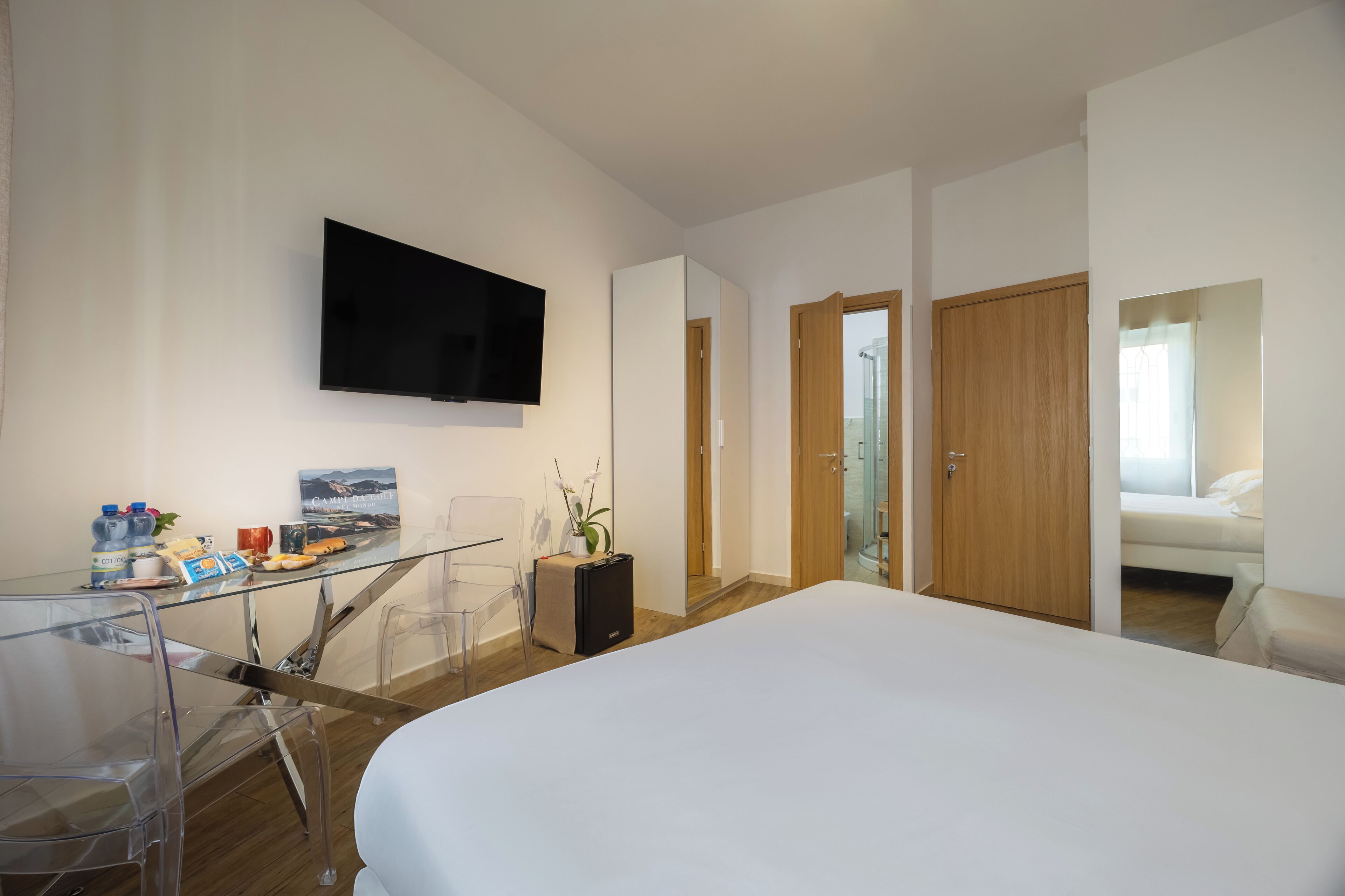 Studio | Minibar, skrivebord, lydisolert og barnesenger