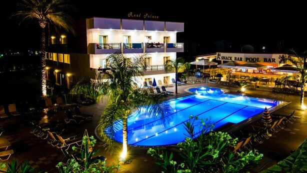 A hotel with a pool area, a snack bar, and a pool bar. - Real Palace (Hersonissos)