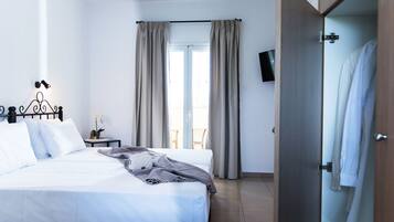 Superior Studio | Desk, iron/ironing board (on request), free cots/infant beds, free WiFi