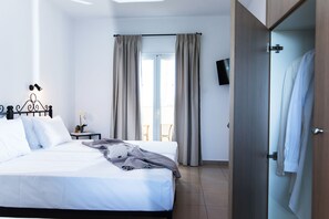 Bureau, fer et planche à repasser, lits bébé (gratuits), Wi-Fi gratuit