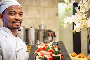 Petit-déjeuner buffet (20 USD par personne)