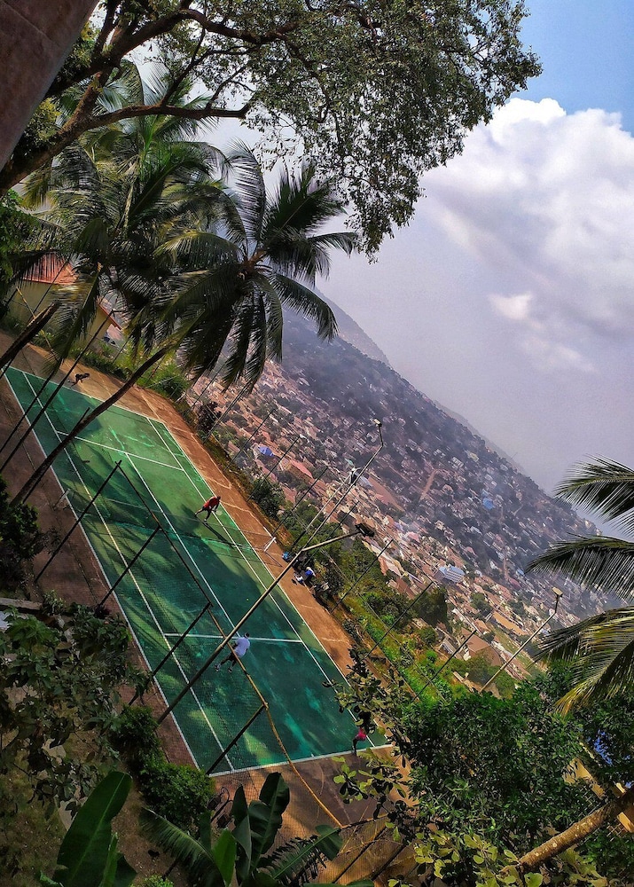 The Country Lodge Hotel by null