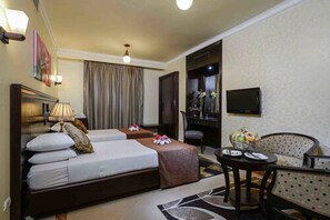 Minibar, in-room safe, desk, blackout drapes - Mirita Hotel (Tenth of Ramadan City)