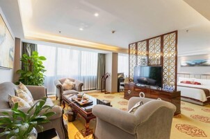 迷你吧、客房内保险箱、熨斗/熨衣板、婴儿床