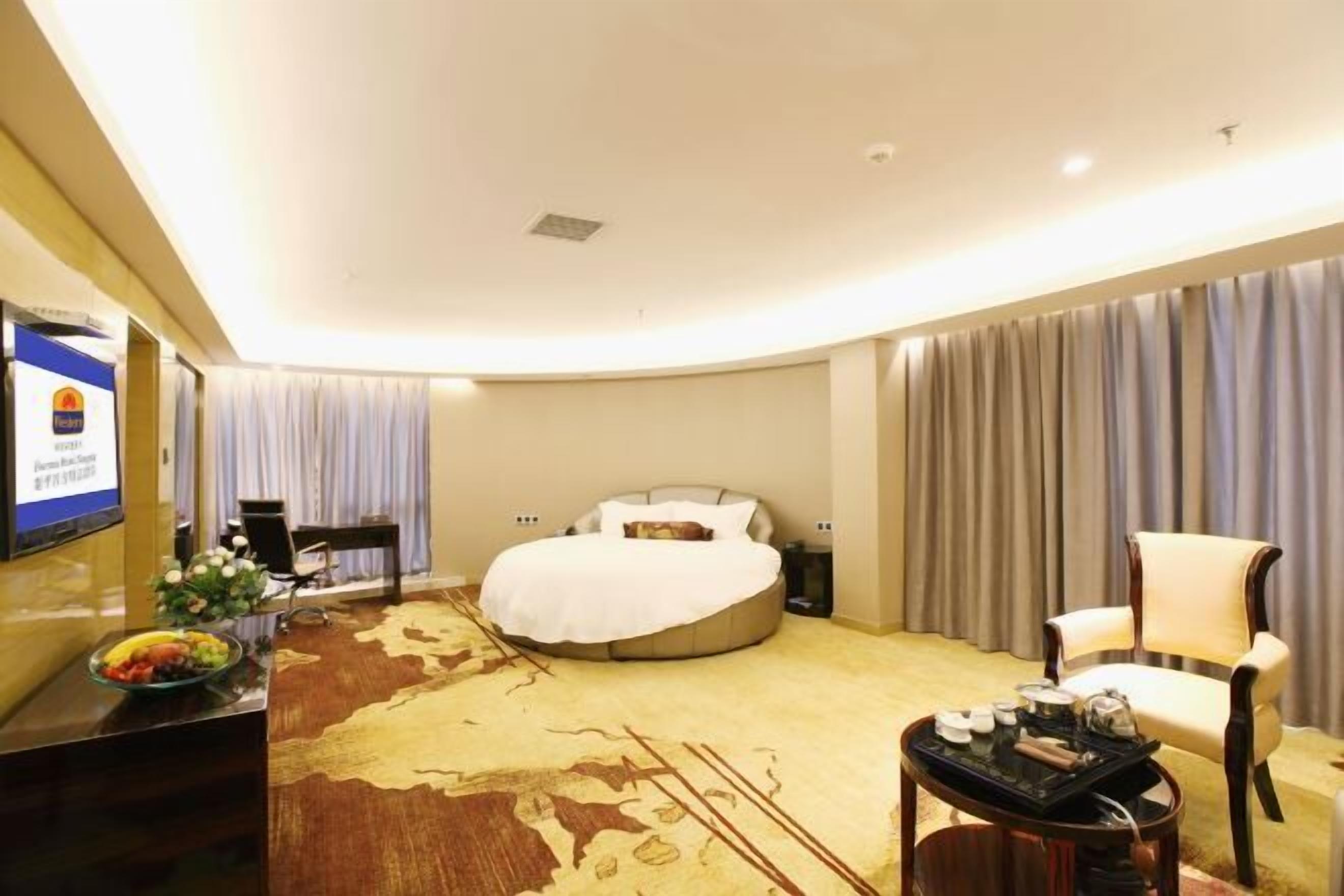 Minibar, in-room safe, iron/ironing board, cots/infant beds