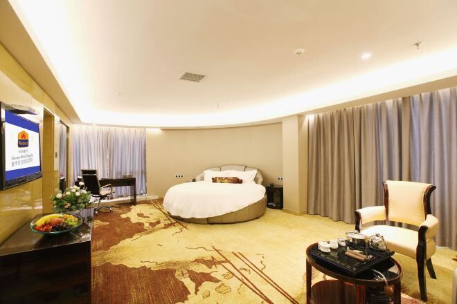 Minibar, in-room safe, iron/ironing board, cribs/infant beds