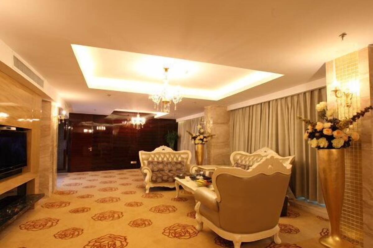 Minibar, in-room safe, iron/ironing board, cots/infant beds