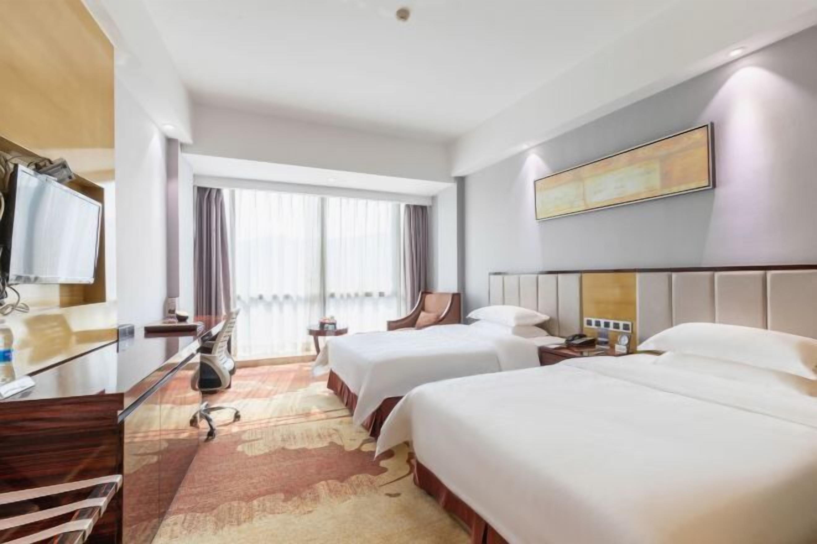 Minibar y caja de seguridad en la habitación 