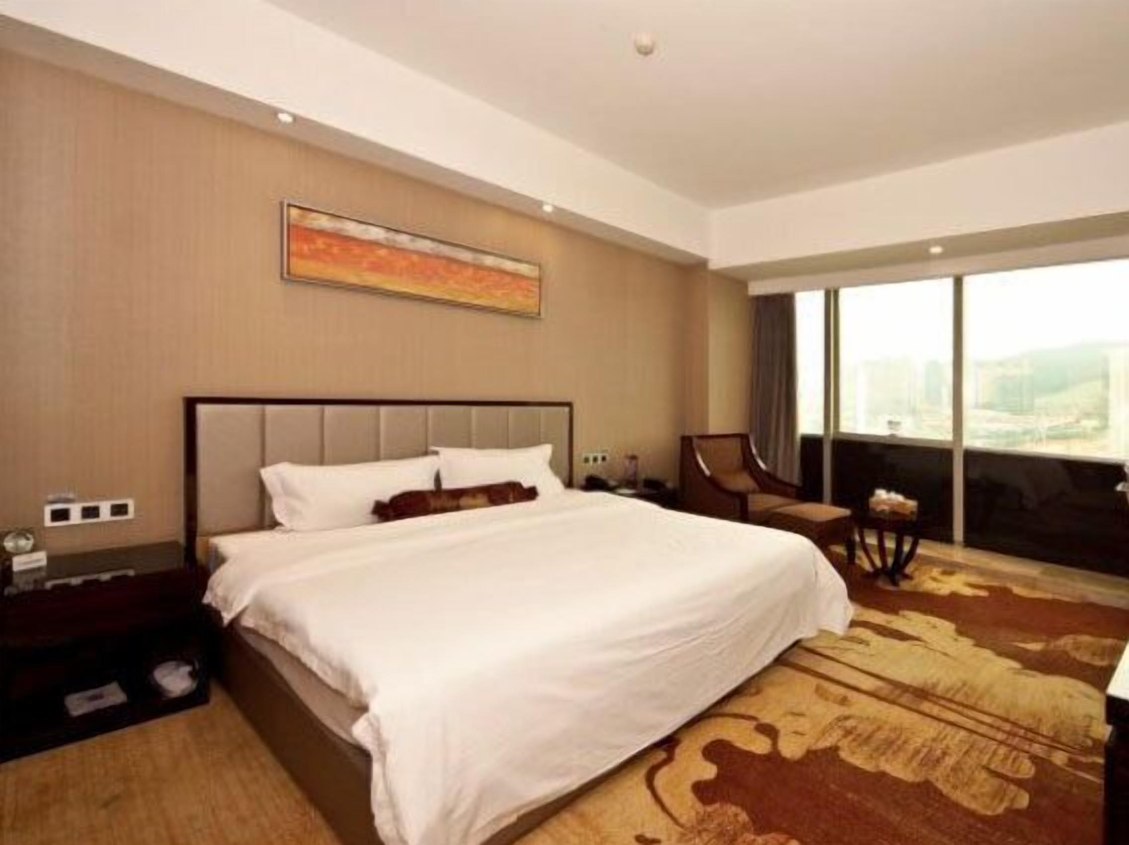 Minibar y caja de seguridad en la habitación 