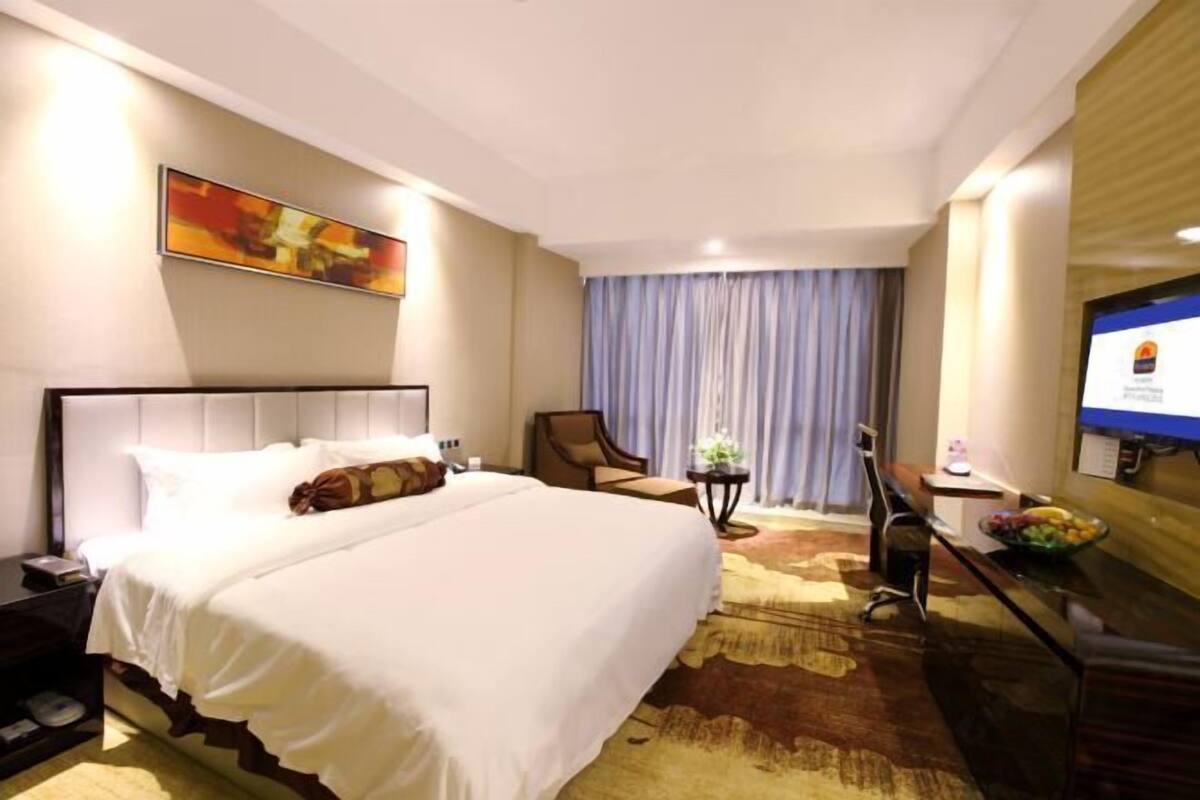 Minibar, in-room safe, iron/ironing board, cribs/infant beds